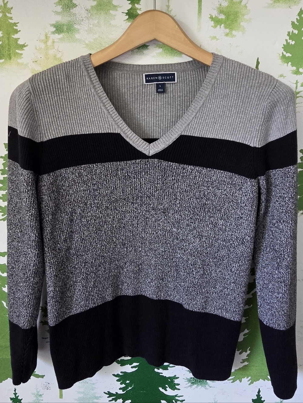 Karen Scott Black & Gray Colorblock V-Neck Sweater